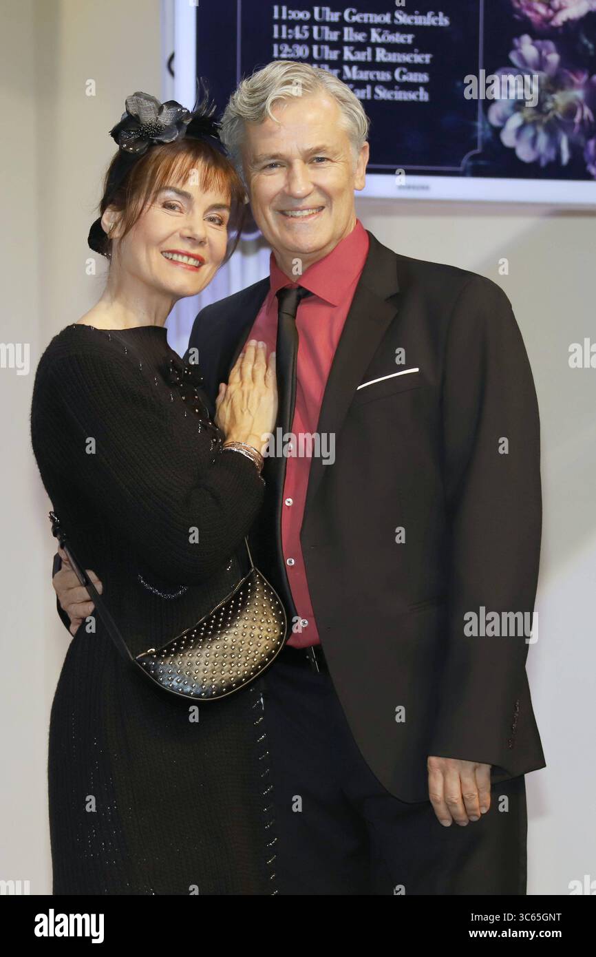 Fotoprobe Kalter weisser Mann Nicola Tiggeler, Timothy Peach, Fotoprobe Kalter weisser Mann, Komoedie Winterhuder Faehrhaus, Hamburg, 30.07.2025 *** Fotoprobe Cold White man Nicola Tiggeler, Timothy Peach, Fotoprobe Cold White man, Komoedie Winterhuder Faehrhaus, Hamburg, 30 07 2025 Copyright: XEventpressxBecherx Stockfoto