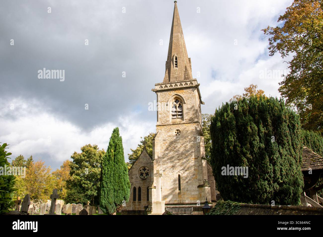 Cotswolds Steinhäuser Gebäude Lower Slaughters Burton-on-the-Water St Mary's Church, Lower Slaughter, The Cotswolds Stockfoto