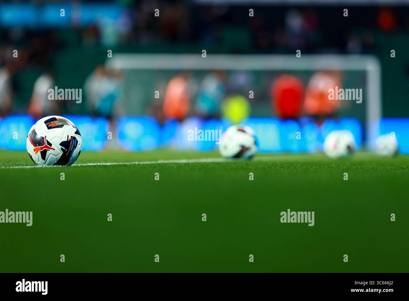 Perth, Australien. 31. Juli 2025. Perth, Australien, 31. Juli 2025: Balls of the Game vor der Asia-Pacific Pre-Season Tour 2025 zwischen AC Milan und Perth Glory im HBF Park in Perth, Australien. (Ramiro Larguía/SPP) Credit: SPP Sport Press Photo. /Alamy Live News Stockfoto