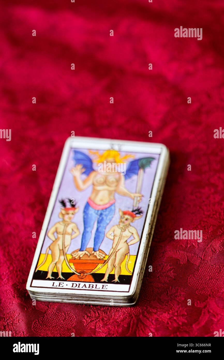 Tarotkartenlesung. Stockfoto