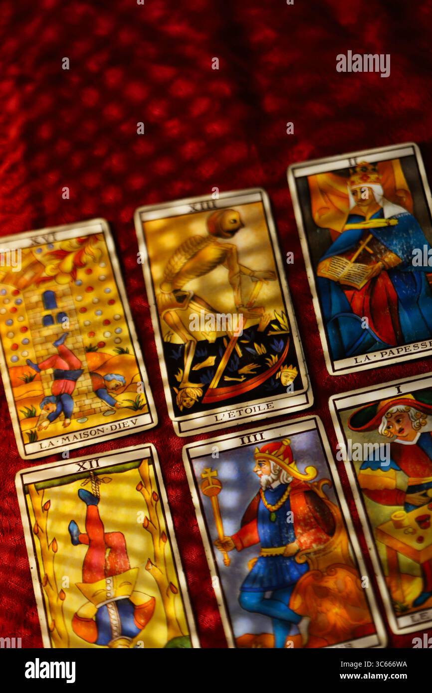 Tarotkartenlesung. Stockfoto