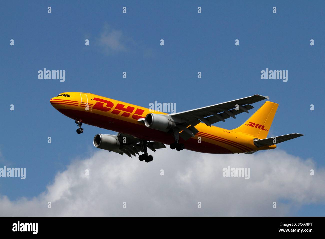 D-AZHN, Deutschland, Deutsch, registriert, Registrierung, Airbus A300-600(F) DHL Fragther. Stockfoto