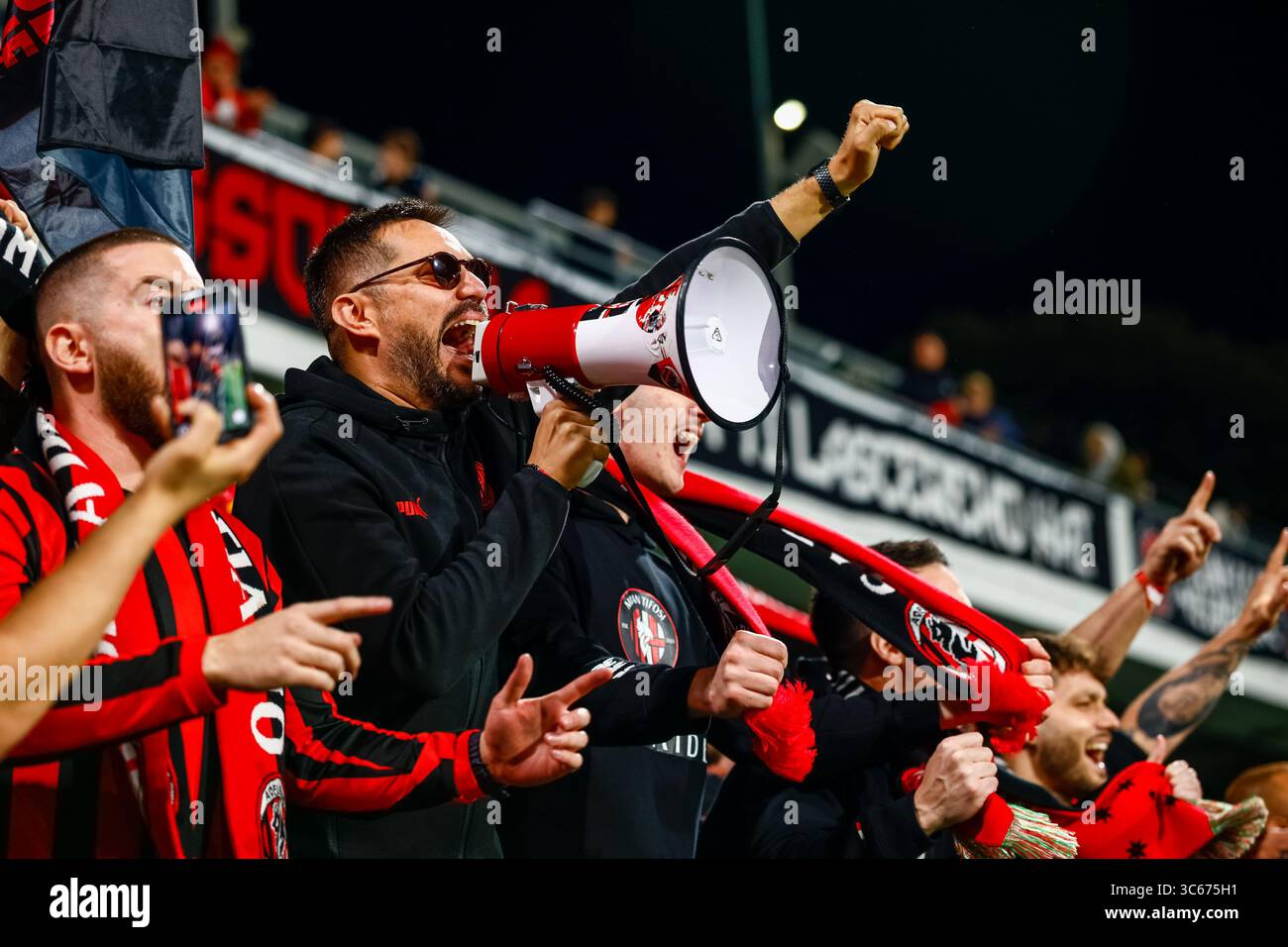 Perth, Australien. 31. Juli 2025. Perth, Australien, 31. Juli 2025: Mailand-Fan beim Spiel der Asia-Pacific Pre-Season Tour 2025 zwischen AC Mailand und Perth Glory im HBF Park in Perth, Australien. (Ramiro Larguía/SPP) Credit: SPP Sport Press Photo. /Alamy Live News Stockfoto