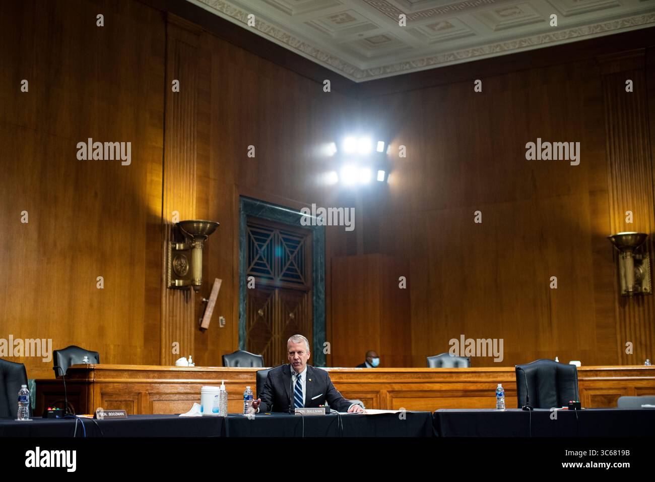 20. Mai 2020, Washington, District of Columbia, USA: US-Senator Dan Sullivan (Republikaner von Alaska), spricht während einer Anhörung des Ausschusses für Umwelt und öffentliche Arbeiten des US-Senats mit Andrew Wheeler, Administrator der Umweltschutzbehörde (EPA), nicht abgebildet, auf dem Capitol Hill in Washington, D.C., USA, am Mittwoch, den 20. Mai, 2020. .Credit: Al Drago/Pool via CNP (Bild: © Al Drago/CNP via ZUMA Wire) Stockfoto