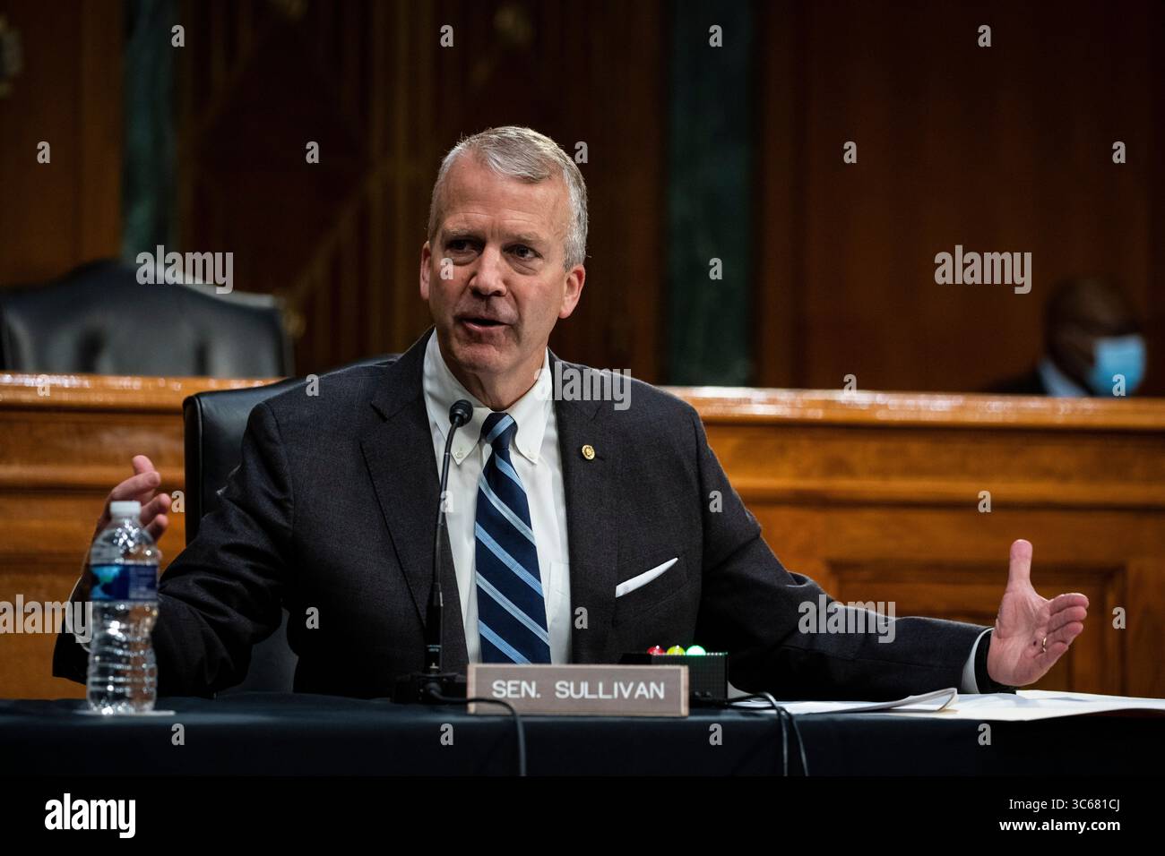 20. Mai 2020, Washington, District of Columbia, USA: US-Senator Dan Sullivan (Republikaner von Alaska), spricht während einer Anhörung des Ausschusses für Umwelt und öffentliche Arbeiten des US-Senats mit Andrew Wheeler, Administrator der Umweltschutzbehörde (EPA), nicht abgebildet, auf dem Capitol Hill in Washington, D.C., USA, am Mittwoch, den 20. Mai, 2020. .Credit: Al Drago/Pool via CNP (Bild: © Al Drago/CNP via ZUMA Wire) Stockfoto