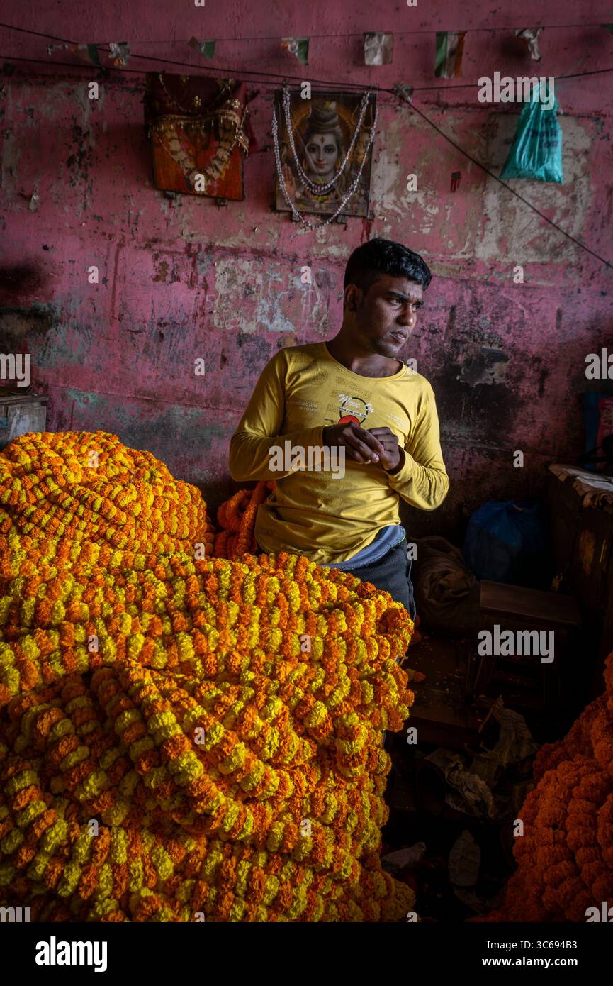 Blumengirlanden, Mullick Ghat Flower Market, Kalkutta, Indien Stockfoto