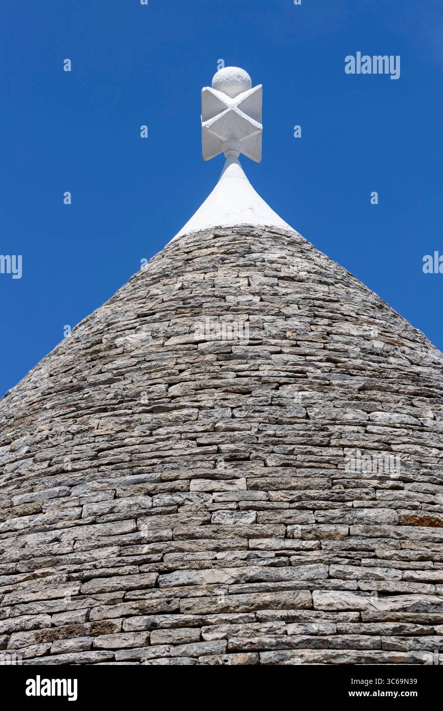 Alberobello in Italien. 22.06.2025, EU, ITA, Italien, Apulien, Basilikata, Alberobello: traditionelle Trulli Häuser. Seit 1996 gehören sie zum UNESCO-Welterbe. EU, ITA, Italien, Apulien, Basilicata, Alberobello: traditionelle Trullihäuser. Sie gehören seit 1996 zum UNESCO-Weltkulturerbe. Stockfoto