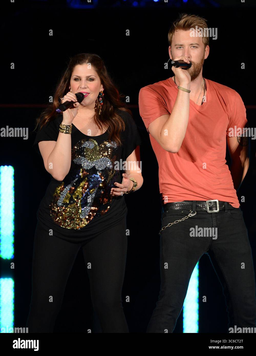 13. Mai 2012, West Palm Beach, Florida, Vereinigte Staaten von Amerika: WEST PALM BEACH - 12. MAI: Hillary Scott, Charles Kelley und Dave Haywood von Lady Antebellum treten am 12. Mai 2012 im Cruzan Ampitheatre in West Palm Beach auf...Lady A ist eine US-amerikanische Country-Band, die 2006 in Nashville, Tennessee gegründet wurde. Die Gruppe besteht aus Hillary Scott, Charles Kelley und Dave Haywood. Leute: Hillary Scott, Charles Kelley, Dave Haywood (Credit Image: © SMG via ZUMA Wire) Stockfoto