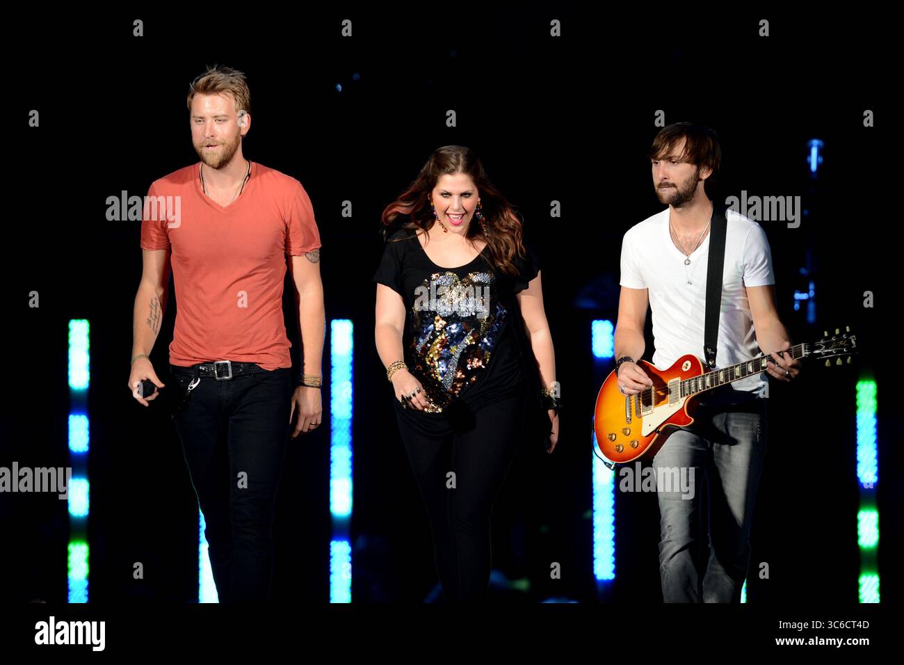 13. Mai 2012, West Palm Beach, Florida, Vereinigte Staaten von Amerika: WEST PALM BEACH - 12. MAI: Hillary Scott, Charles Kelley und Dave Haywood von Lady Antebellum treten am 12. Mai 2012 im Cruzan Ampitheatre in West Palm Beach auf...Lady A ist eine US-amerikanische Country-Band, die 2006 in Nashville, Tennessee gegründet wurde. Die Gruppe besteht aus Hillary Scott, Charles Kelley und Dave Haywood. Leute: Hillary Scott, Charles Kelley, Dave Haywood (Credit Image: © SMG via ZUMA Wire) Stockfoto