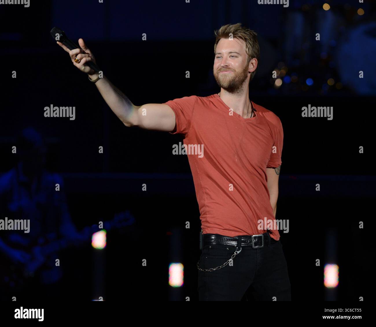 13. Mai 2012, West Palm Beach, Florida, Vereinigte Staaten von Amerika: WEST PALM BEACH - 12. MAI: Hillary Scott, Charles Kelley und Dave Haywood von Lady Antebellum treten am 12. Mai 2012 im Cruzan Ampitheatre in West Palm Beach auf...Lady A ist eine US-amerikanische Country-Band, die 2006 in Nashville, Tennessee gegründet wurde. Die Gruppe besteht aus Hillary Scott, Charles Kelley und Dave Haywood. Leute: Hillary Scott, Charles Kelley, Dave Haywood (Credit Image: © SMG via ZUMA Wire) Stockfoto