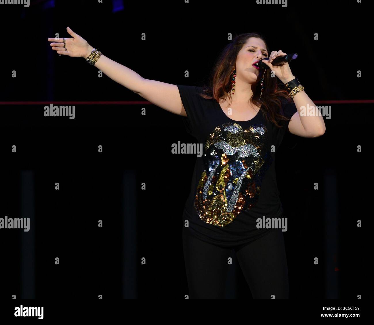 13. Mai 2012, West Palm Beach, Florida, Vereinigte Staaten von Amerika: WEST PALM BEACH - 12. MAI: Hillary Scott, Charles Kelley und Dave Haywood von Lady Antebellum treten am 12. Mai 2012 im Cruzan Ampitheatre in West Palm Beach auf...Lady A ist eine US-amerikanische Country-Band, die 2006 in Nashville, Tennessee gegründet wurde. Die Gruppe besteht aus Hillary Scott, Charles Kelley und Dave Haywood. Leute: Hillary Scott, Charles Kelley, Dave Haywood (Credit Image: © SMG via ZUMA Wire) Stockfoto