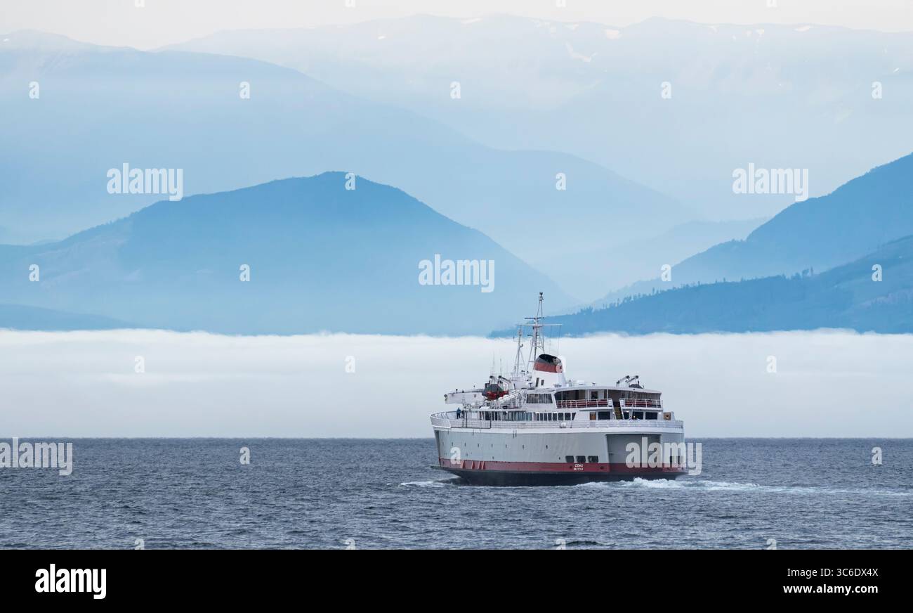 MV Coho von der Black Ball Ferry Line überquert die Juan de Fuca Straße auf ihrer Route von Victoria, British Columbia, Kanada nach Port Angeles, Washington, USA. Stockfoto