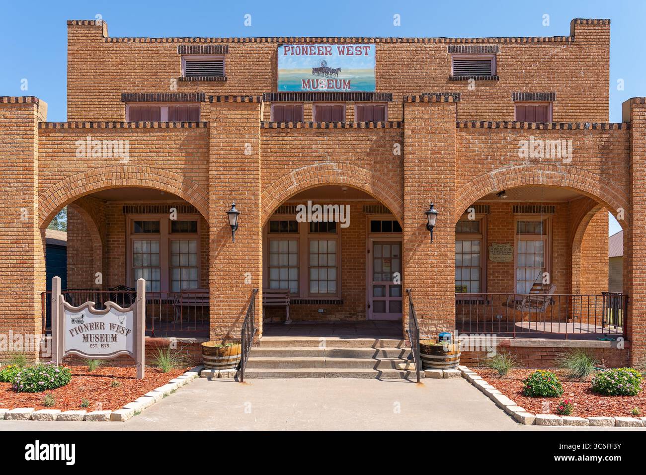 Shamrock, Texas - 19. September 2021: Das Pioneer West Museum im ehemaligen Reynolds Hotel präsentiert die lokale Geschichte der Plains Trail Region. Stockfoto