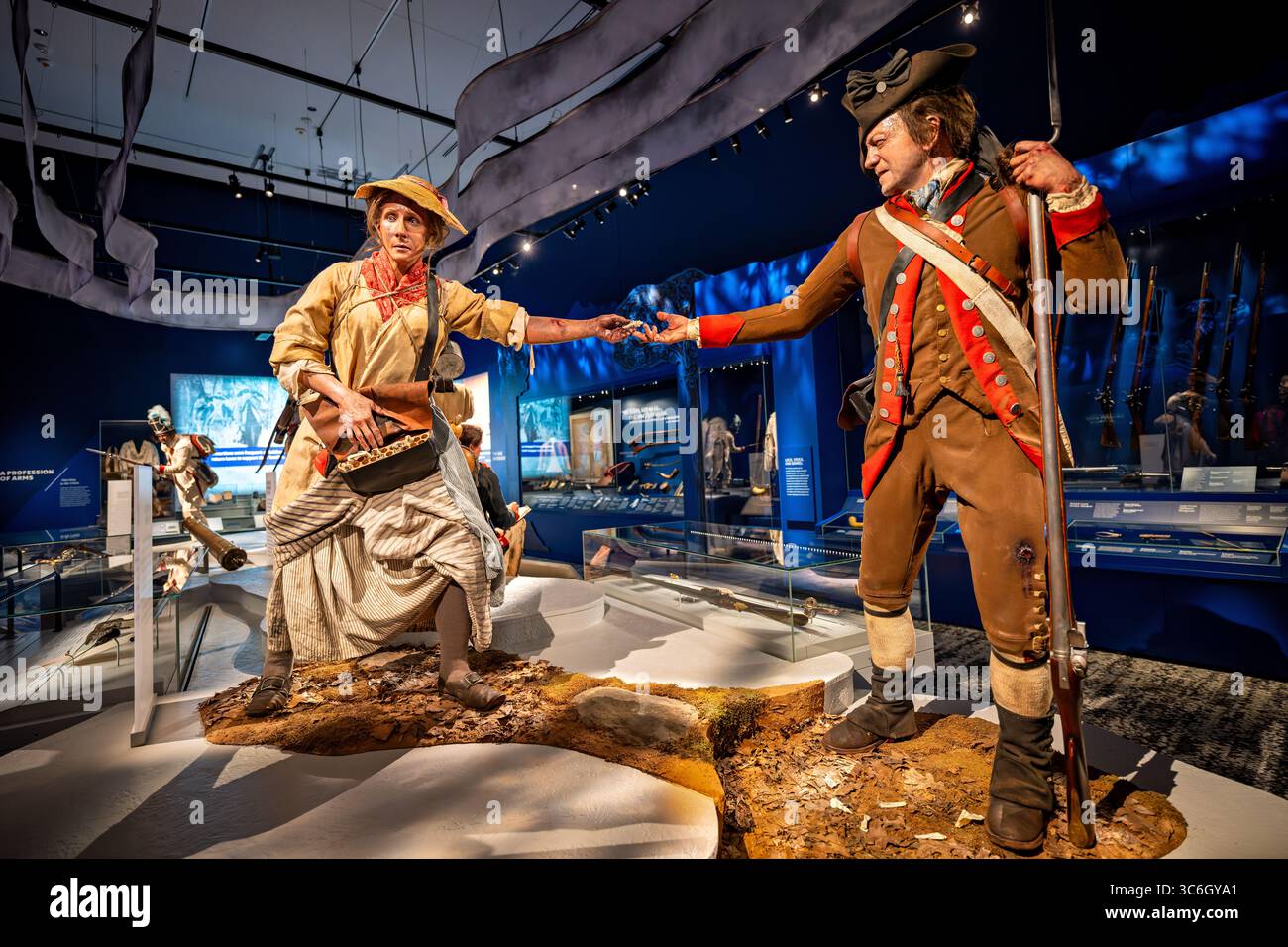 FORT BELVOIR, Virginia – die Ausstellung „Call to Arms: The Soldier and the Revolutionary war“ zeigt Figuren von Anna Maria Lane und ihrem Ehemann John Lane, die beide während der Amerikanischen Revolution dienten. Anna Maria Lane, dargestellt als Lagerankündigung, war eine der wenigen Frauen, die im Krieg gekämpft haben und wurde in der Schlacht von Germantown verwundet und erhielt später eine Rente von Virginia für ihren „außergewöhnlichen Militärdienst“. John Lane diente als Privat im 3. Connecticut Regiment und nahm an Schlachten Teil, darunter White Plains, Trenton, Princeton, Germantown und die Belagerung von Savanna Stockfoto
