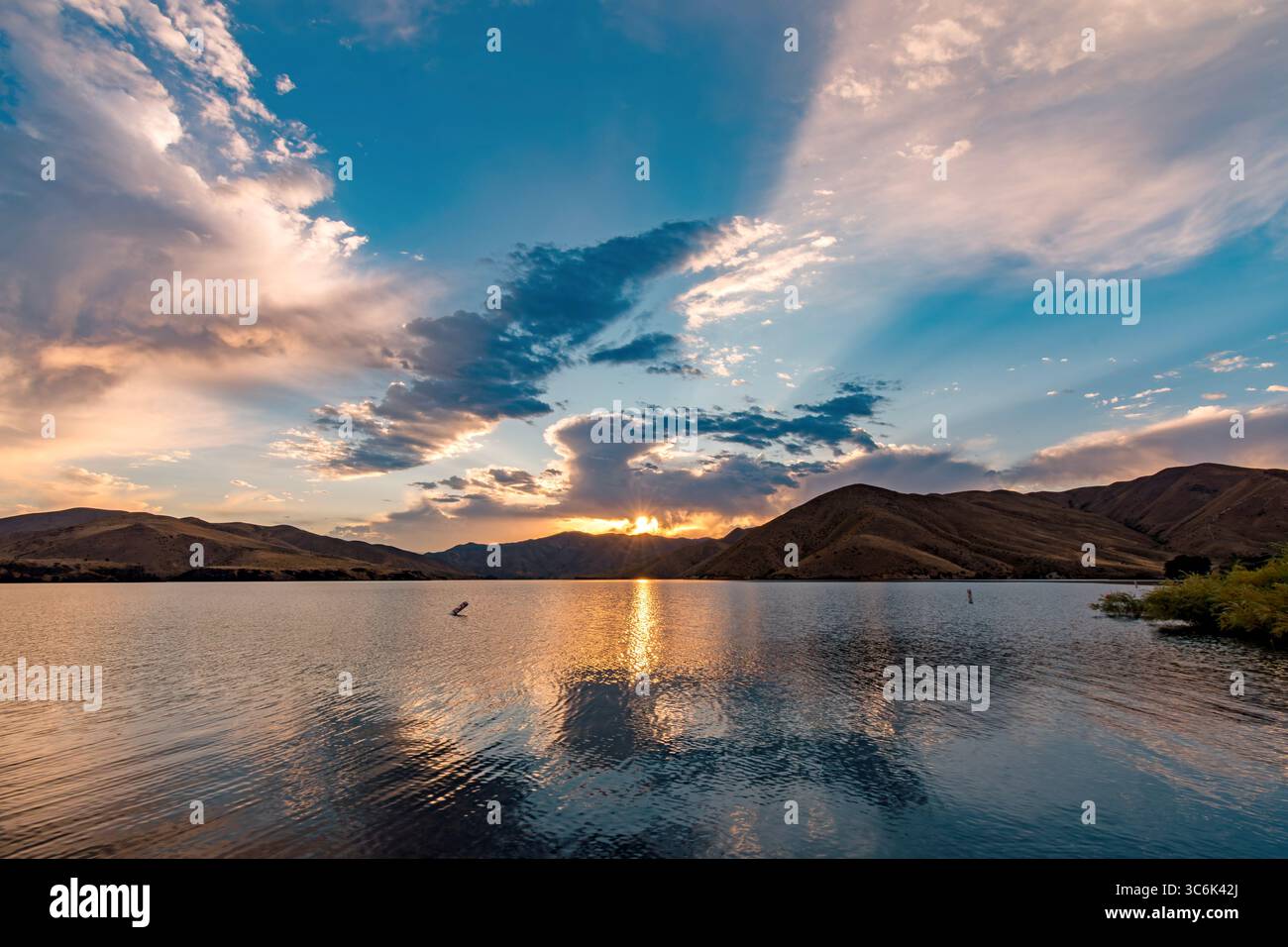 Sonnenaufgang am Lucky Peak Reservoir Idaho Stockfoto