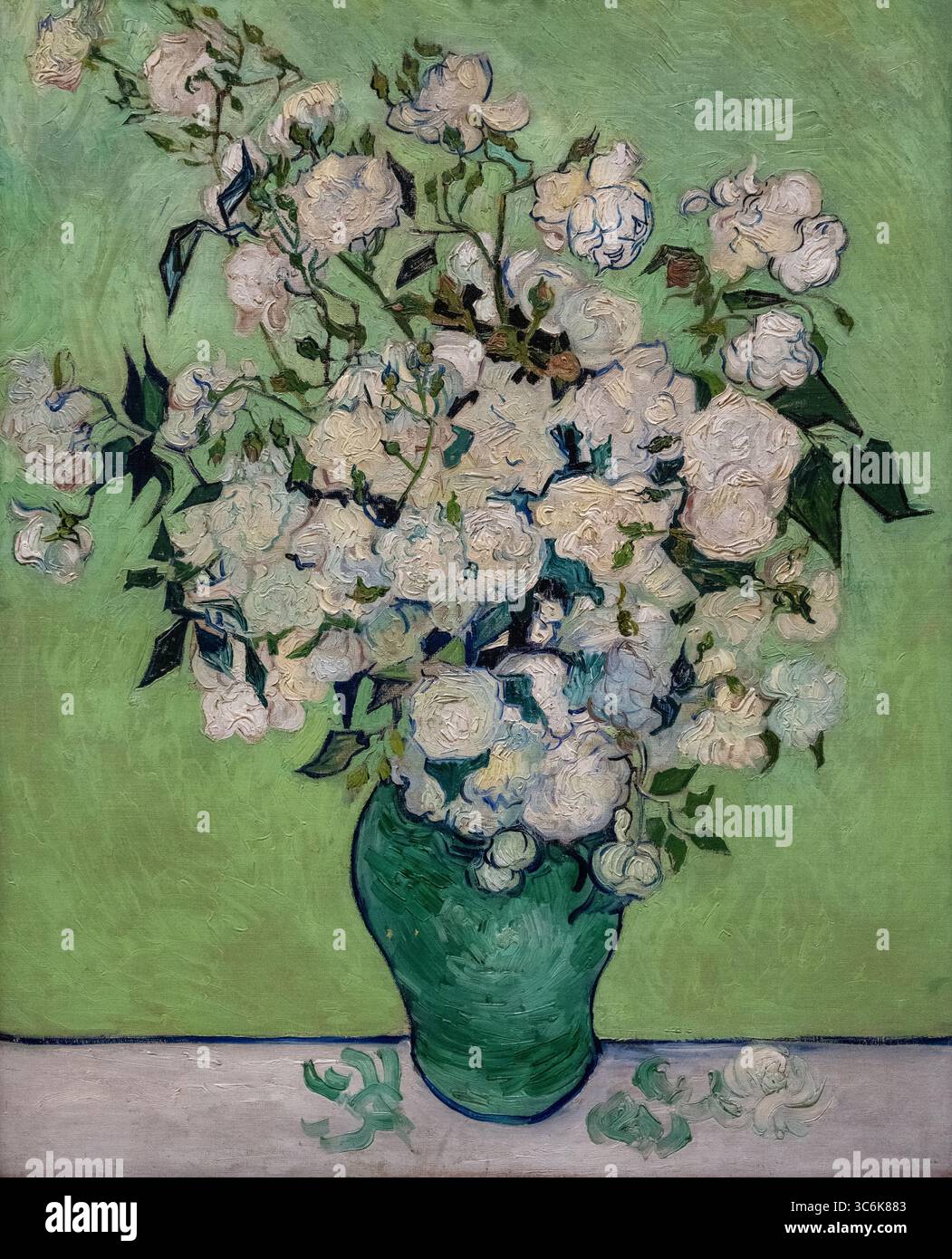 Blumenstrauß, gefallene Rosenblätter, grüner Hintergrund, grüne Vase, Met Art, Met Art Museum, New York, Öl auf Leinwand, Gemälde, Rosen, Tabelle, vertikales Bild, V Stockfoto