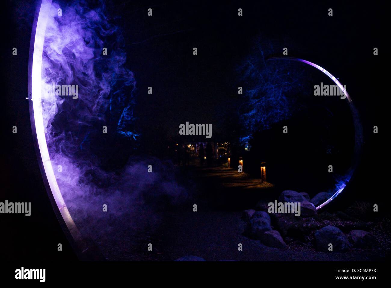 Seattle, USA. Januar 2025. Der atemberaubende Astra Lumina Walk in den Chinesischen Gärten im Westen von Seattle. Stockfoto