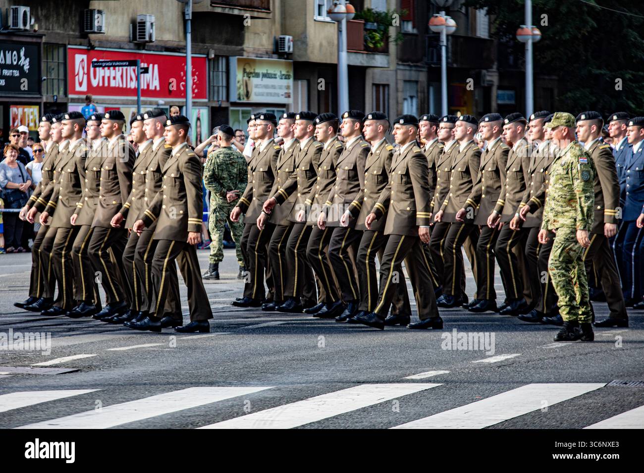 Juni 31, Zagreb, Kroatien, Parade der kroatischen Streitkräfte und Armee anlässlich des 30. Jahrestages der Befreiung durch Operation Storm Stockfoto