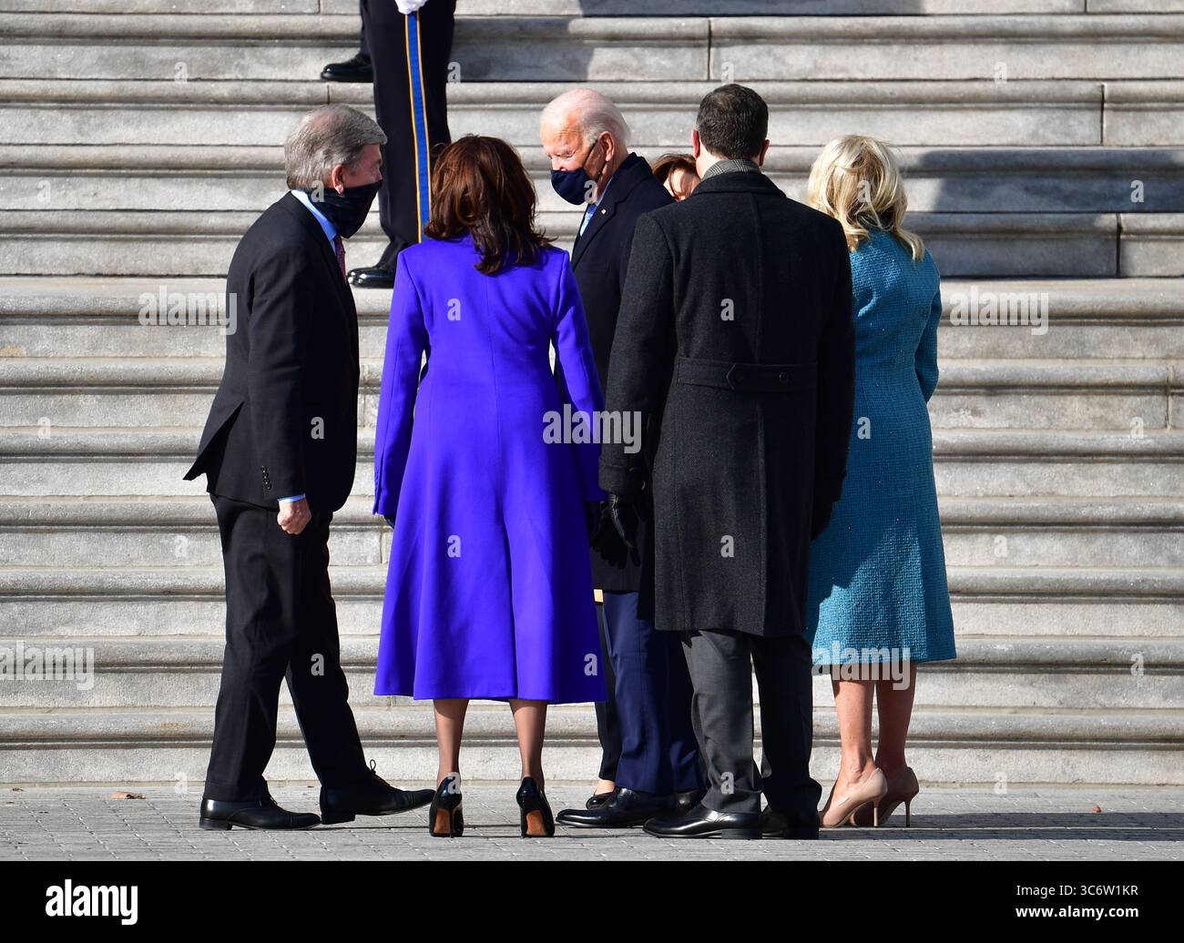 20. Januar 2021, Washington, District of Columbia, USA: Der designierte US-Präsident Joe Biden, Ehefrau Jill Biden, die designierte US-Vizepräsidentin Kamala Harris und Ehemann Douglas Emhoff treffen am Mittwoch, den 20. Januar 2021, zur 59. Präsidenteneinweihung in Washington, DC ein. Foto: David Tulis/UPI (Foto: © David Tulis/CNP Via ZUMA Wire) Stockfoto