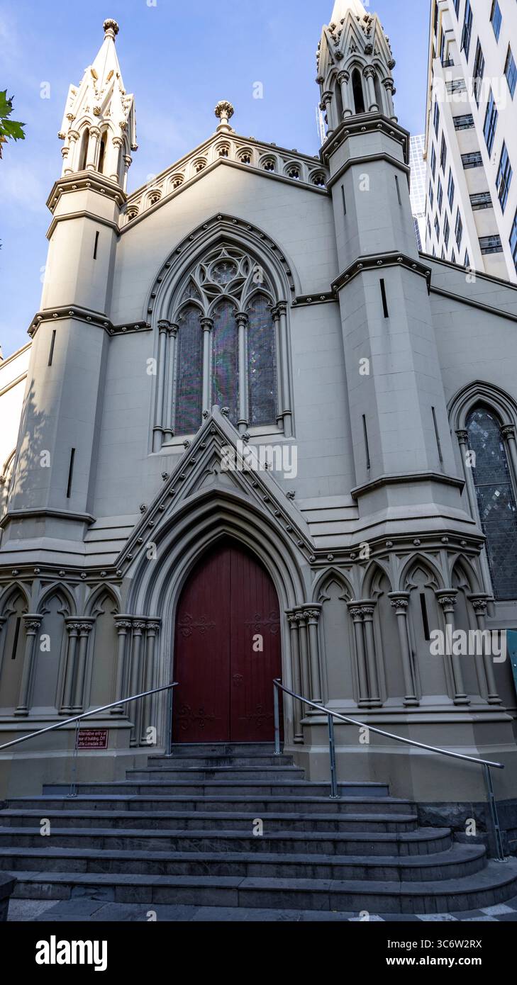 Fassade der CrossCulture Church of Christ, erbaut 1847 im gotischen Revival im frühen englischen Stil, in der Swanston Street, Melbourne, Victoria, Australien Stockfoto