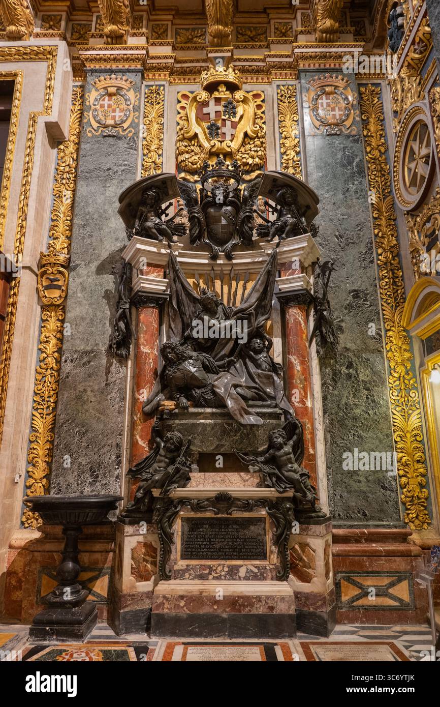 Barockdenkmal für Großmeister Zondadari im Inneren der St. John Co-Cathedral in Valletta, Malta. FRA' Marc'Antonio Zondadari war der Großmeister der Th Stockfoto