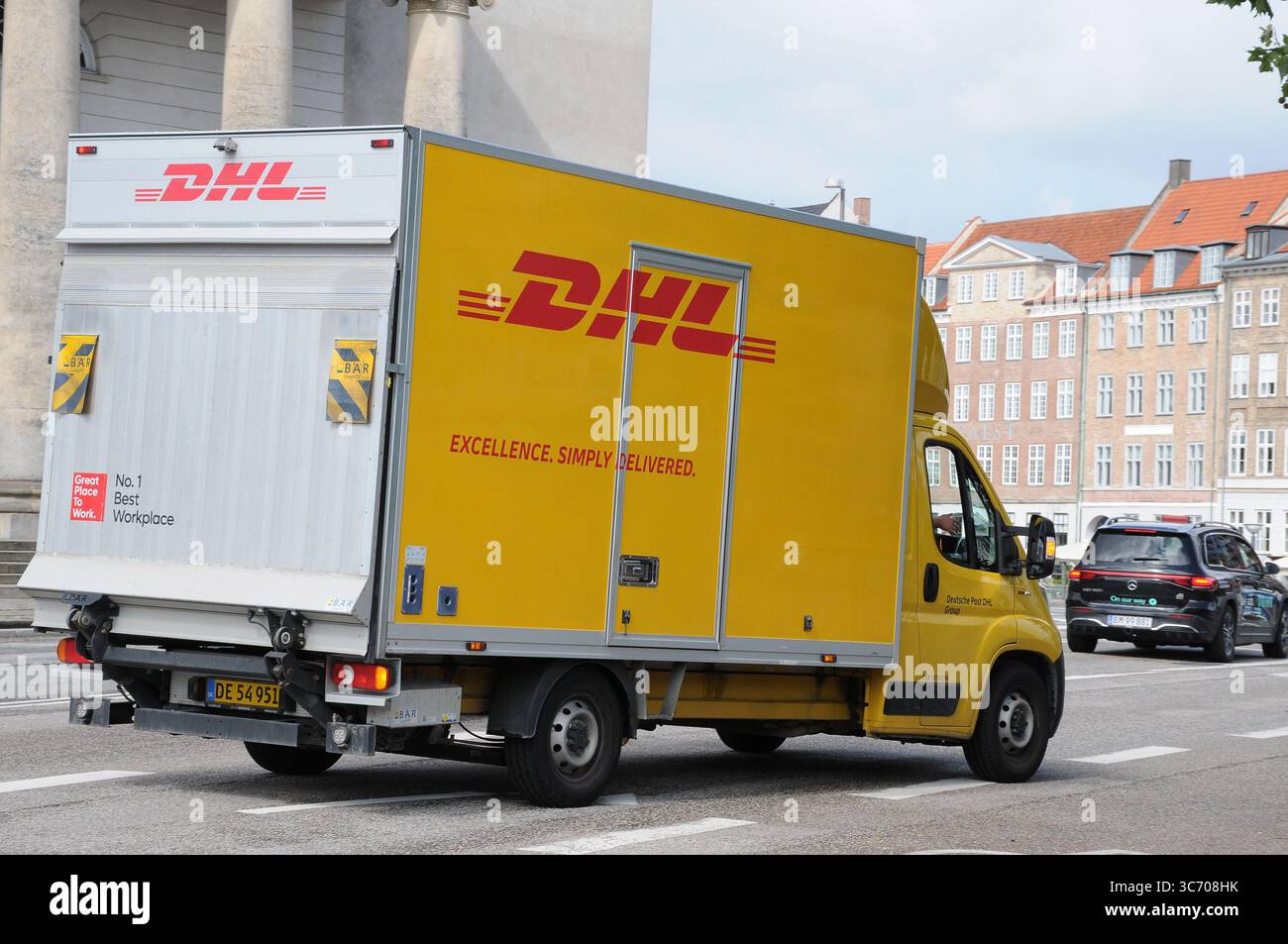 Kopenhagen/Dänemark/31 JULI 2025/.DHL Delivery van deutsche Post dhl Group van in Kopenhasgen. (Photo.Francis Joseph Dean/Dean Pictures) (nicht für kommerzielle Zwecke) Stockfoto