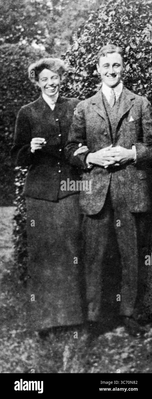 Sie haben Franklins Zigarette Eleanor Roosevelt und Franklin D Roosevelt auf ihren Flitterwochen in Schottland 1905 gehalten Stockfoto
