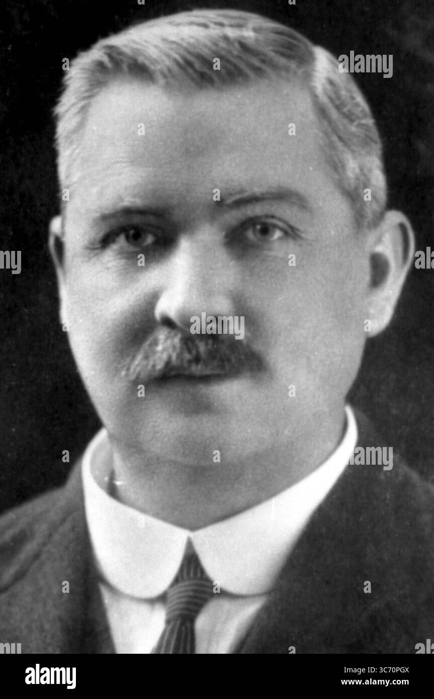 Thomas Joseph Ryan Ryan war 1904 Mitglied der Labor Party und wurde von 1915 bis 1919 Premierminister und Vorsitzender der ersten Queensland Labor-Regierung mit deutlicher Mehrheit in der Legislative Assembly. Ryan ist bekannt für seine Haltung gegen die Wehrpflicht während des Ersten Weltkriegs und insbesondere für den Warwick Egg Incident im Jahr 1917. Während dieses Vorfalls wurde Premierminister Billy Hughes, der die Wehrpflicht unterstützte und in den letzten Tagen der zweiten Wehrpflicht-Kampagne seinen Hut durch Eier aus der Menge entfernt. Die Medien übertrieben den Vorfall, was darauf hindeutet Stockfoto