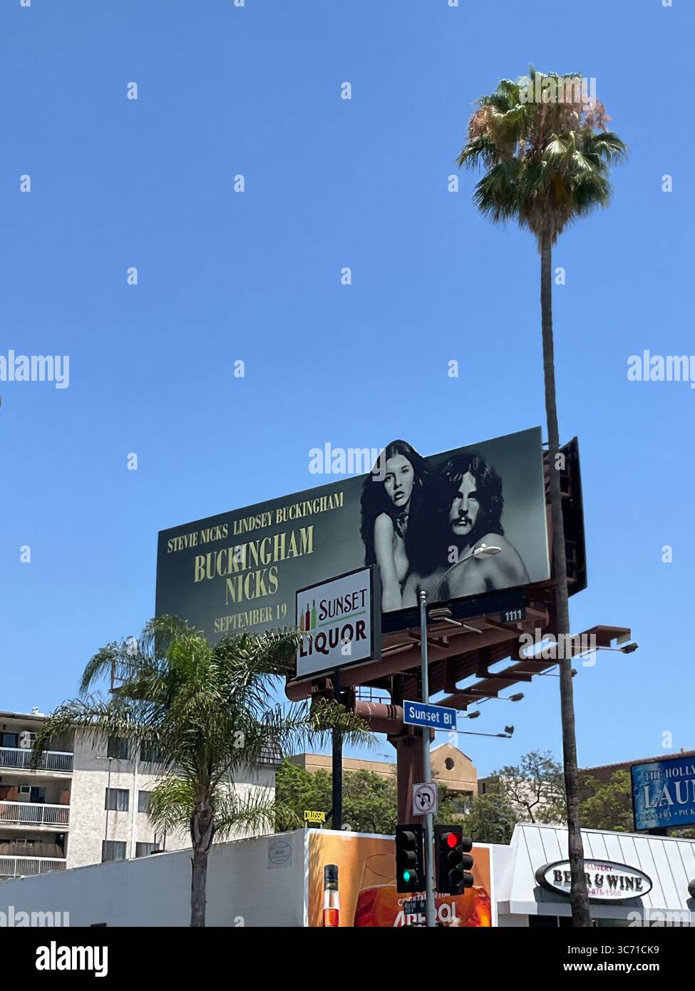 Buckingham Nicks Album Billboard auf dem Sunset Blvd in Hollywood Kalifornien für die Wiederveröffentlichung des Albums zum 52. Jahrestag! Stevie Nicks Lindsay Buckingham Fleetwood Mac Stockfoto
