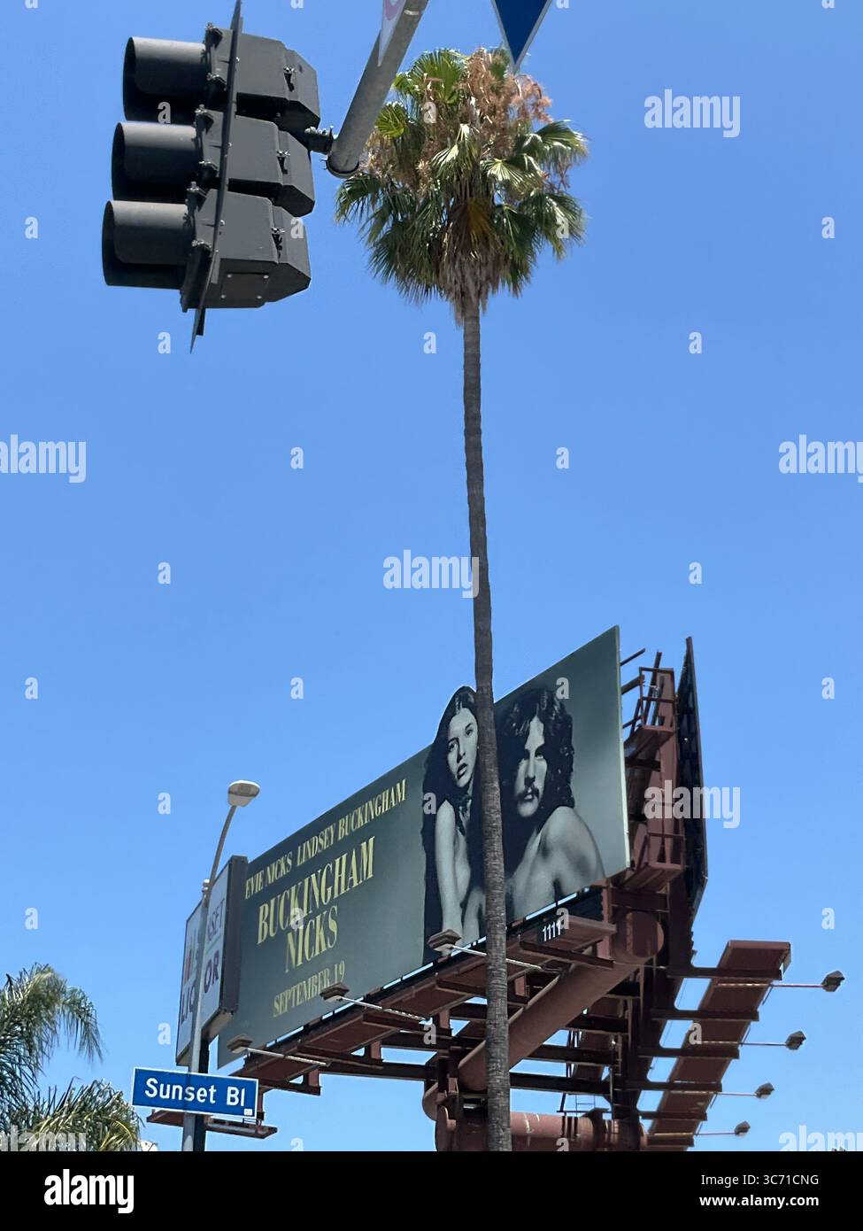 Buckingham Nicks Album Billboard auf dem Sunset Blvd in Hollywood Kalifornien für die Wiederveröffentlichung des Albums zum 52. Jahrestag! Stevie Nicks Lindsay Buckingham Fleetwood Mac Stockfoto