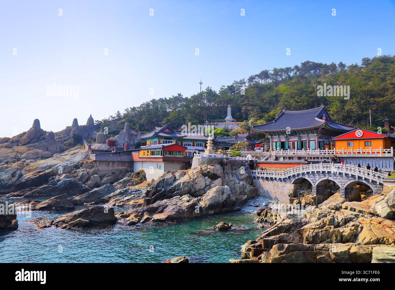 Haedong Yonggungsa Tempel am Meer in Busan, Südkorea. Buddhistischer Tempel in Korea. Stockfoto