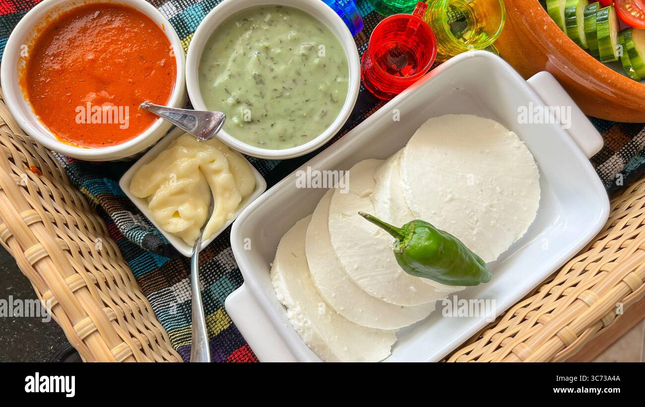 Saucen, Mozzarella und Pfeffer Stockfoto