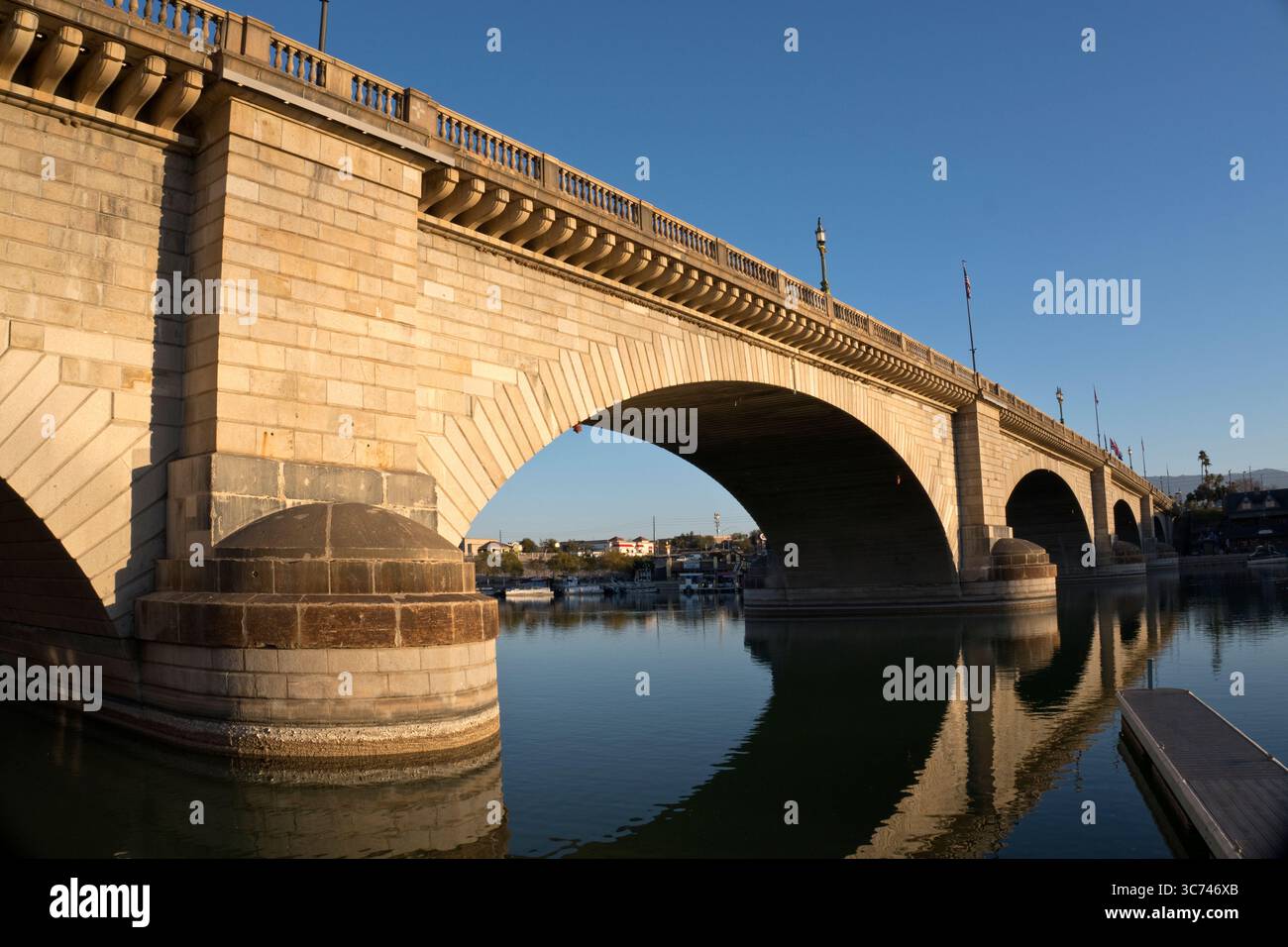 Die London Bridge von 1831, die ursprünglich die Themse in London überquerte, wurde 1971 in den Lake Havasu in Arizona verlegt. Stockfoto