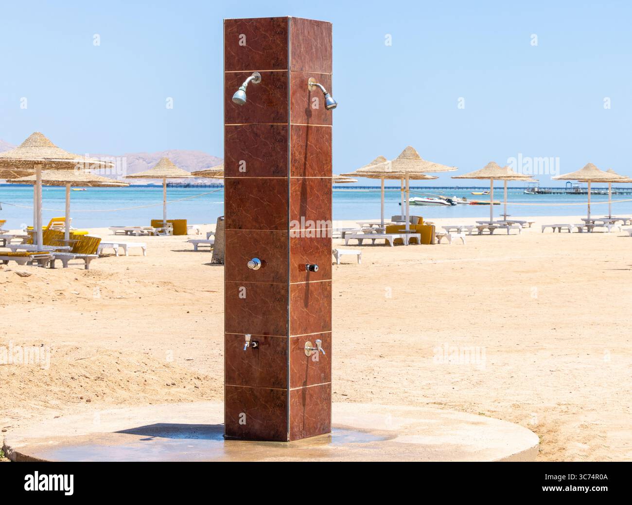 Außenbereich Dusche am Strand Stockfoto