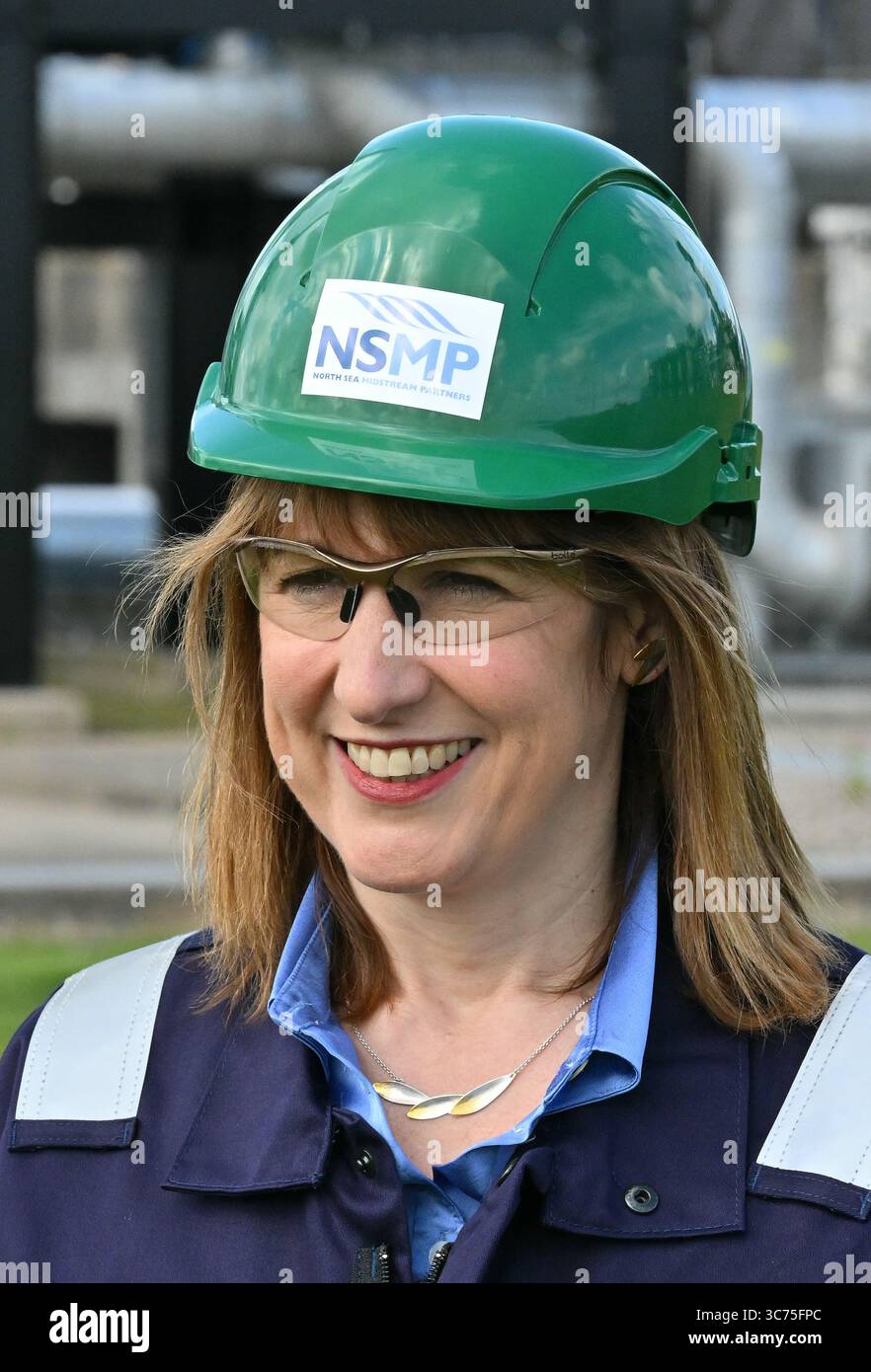 Finanzkanzlerin Rachel Reeves bei einem Besuch der St Fergus Gasanlage in St Fergus, Aberdeenshire, um die Auswirkungen der Verteidigungsausgaben auf Beschäftigung und Wachstum in Schottland zu sehen. Bilddatum: Freitag, 1. August 2025. Stockfoto
