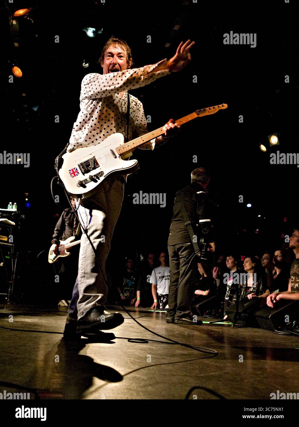 Die britischen Punkrock-Legenden The Buzzcocks spielen Boston auf der Another...Bites-Tour, während sie ihre ersten beiden Platten in der Reihenfolge durchbrechen. Montag, 17. Mai 2010 (Foto: © Tim Bugbee/Globe Photos via ZUMA Wire) Stockfoto