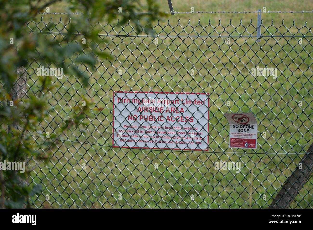Kein öffentlicher Zugang - keine Drohnenzone - Birmingham International Airport Stockfoto