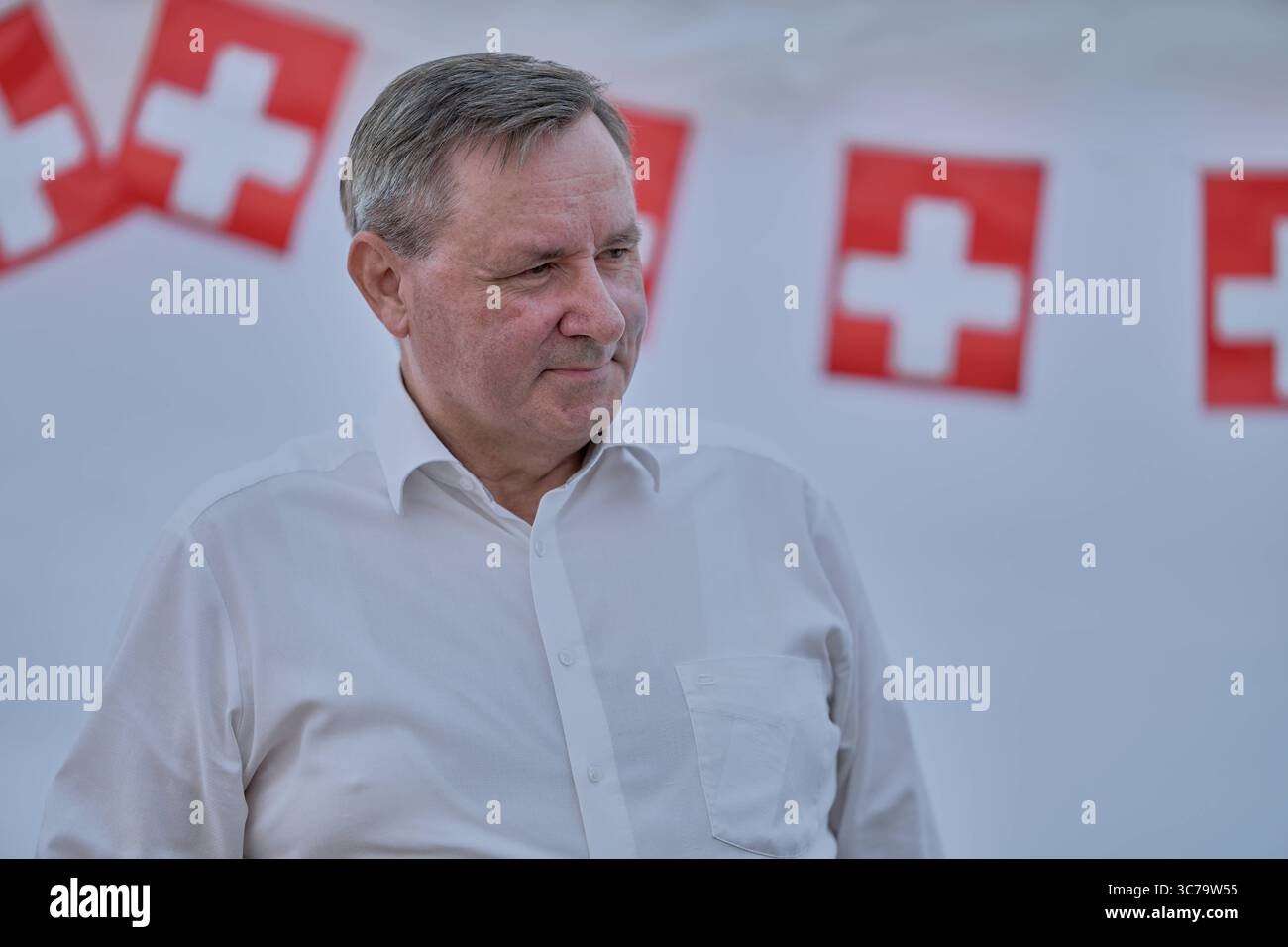 01.08.2025, 1.-August-Feier mit Festredner Werner Salzmann in Boltigen Ständerat Werner Salzmann SVP bei seinem Auftritt als Festredner bei der Bundesfeier der Gemeinde Boltigen auf Alp Schüpfe am Jaunpass. Boltigen Alp Schüpfe Bern Schweiz *** 01 08 2025, 1 August Feier mit Keynote Speaker Werner Salzmann in Boltigen Mitglied des Ständerrates Werner Salzmann SVP während seines Auftritts als Keynote Speaker bei der Bundesfeier der Gemeinde Boltigen auf der Alp Schüpfe am Jaunpass Boltigen Alp Schüpfe Bern Schweiz Stockfoto