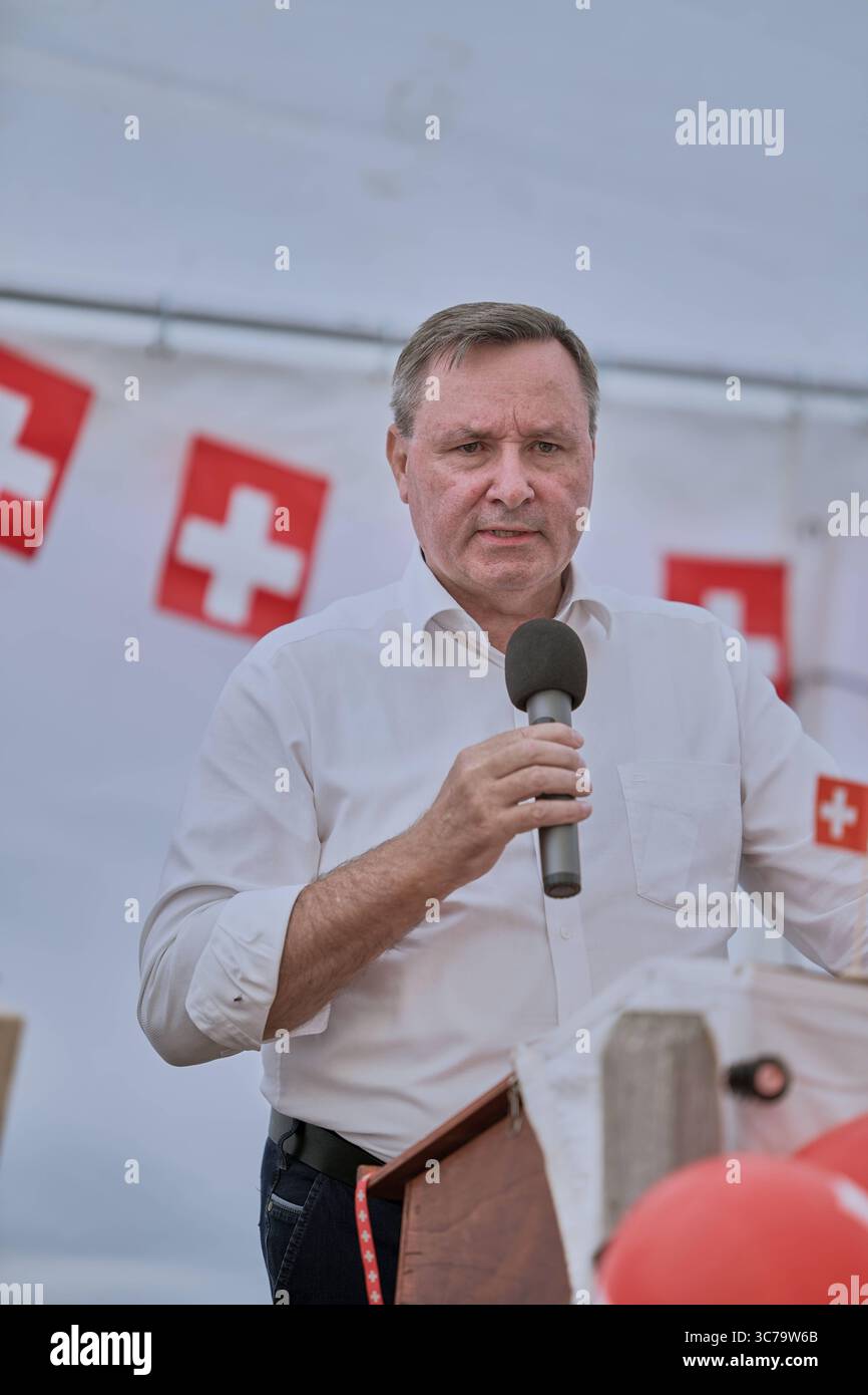 01.08.2025, 1.-August-Feier mit Festredner Werner Salzmann in Boltigen Ständerat Werner Salzmann SVP bei seinem Auftritt als Festredner bei der Bundesfeier der Gemeinde Boltigen auf Alp Schüpfe am Jaunpass. Boltigen Alp Schüpfe Bern Schweiz *** 01 08 2025, 1 August Feier mit Keynote Speaker Werner Salzmann in Boltigen Mitglied des Ständerrates Werner Salzmann SVP während seines Auftritts als Keynote Speaker bei der Bundesfeier der Gemeinde Boltigen auf der Alp Schüpfe am Jaunpass Boltigen Alp Schüpfe Bern Schweiz Stockfoto