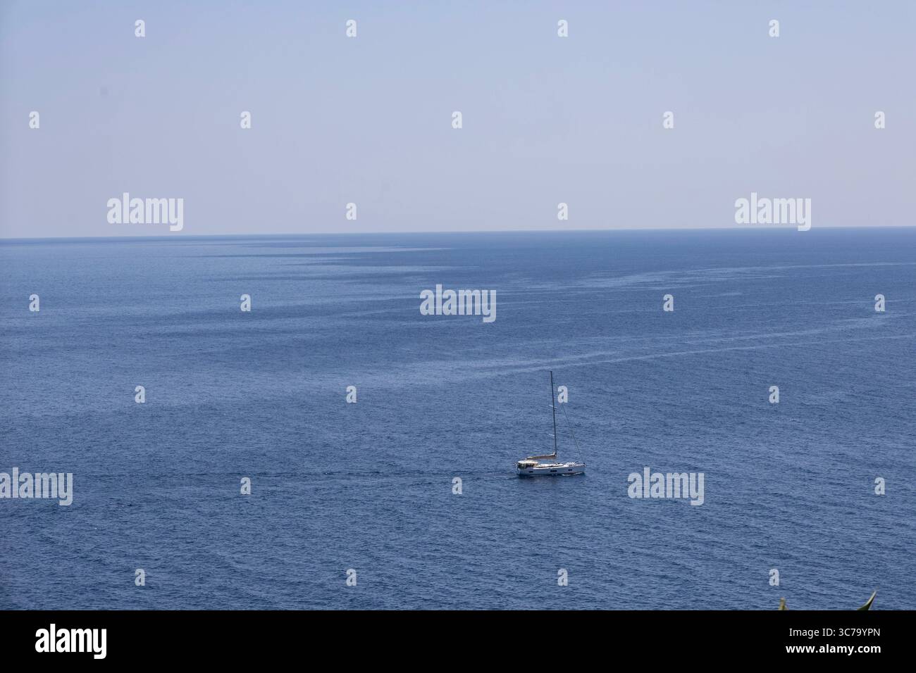 Santa Maria di Leuca in Italien. 23.06.2025, EU, ITA, Italien, Apulien, Basilikata, Santa Maria di Leuca: hier befindet sich Punta Ristola, der südlichste Punkt Italiens. Hier kreuzen sich der Golf von tarent und die Straße von Otranto. EU, ITA, Italien, Apulien, Basilicata, Santa Maria di Leuca: Punta Ristola, der südlichste Punkt Italiens, befindet sich hier. Dies ist der Grenzübergang zwischen dem Golf von Tarent und der Straße von Otranto. Stockfoto