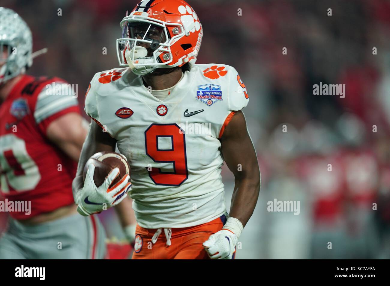 (DATEIFOTOS)..ehemaliger Clemson Tigers Running Back (9) Travis Etienne Jr. wird voraussichtlich in die 1. Runde des NFL Draft gehen, hier ist er am 28. Dezember 2019 gegen die Ohio State Buckeyes abgebildet, der NFL Draft findet am 29. April 2021 in Cleveland, Ohio statt...(obligatorische Gutschrift: Jose / MarinMedia.org / Cal Sport Media) (absoluter vollständiger Fotograf und Credits erforderlich)(Bild: &Copy; Jose/CSM/Marinmedia.Org via CUMA Wire) Stockfoto