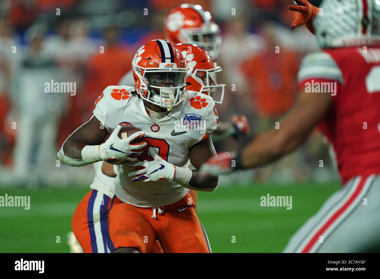(DATEIFOTOS)..ehemaliger Clemson Tigers Running Back (9) Travis Etienne Jr. wird voraussichtlich in die 1. Runde des NFL Draft gehen, hier ist er am 28. Dezember 2019 gegen die Ohio State Buckeyes abgebildet, der NFL Draft findet am 29. April 2021 in Cleveland, Ohio statt...(obligatorische Gutschrift: Jose / MarinMedia.org / Cal Sport Media) (absoluter vollständiger Fotograf und Credits erforderlich)(Bild: &Copy; Jose/CSM/Marinmedia.Org via CUMA Wire) Stockfoto