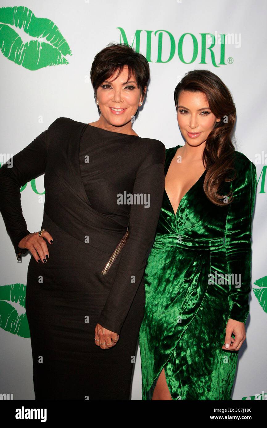 SANTA MONICA - 25. September: Kris Jenner & Kim Kardashian im Midori Makeover Parlour in Fred Segal am 25. September 2012 in Santa Monica, Kalifornien. (Foto: © Nina Prommer/Globe Fotos via ZUMA Wire) Stockfoto