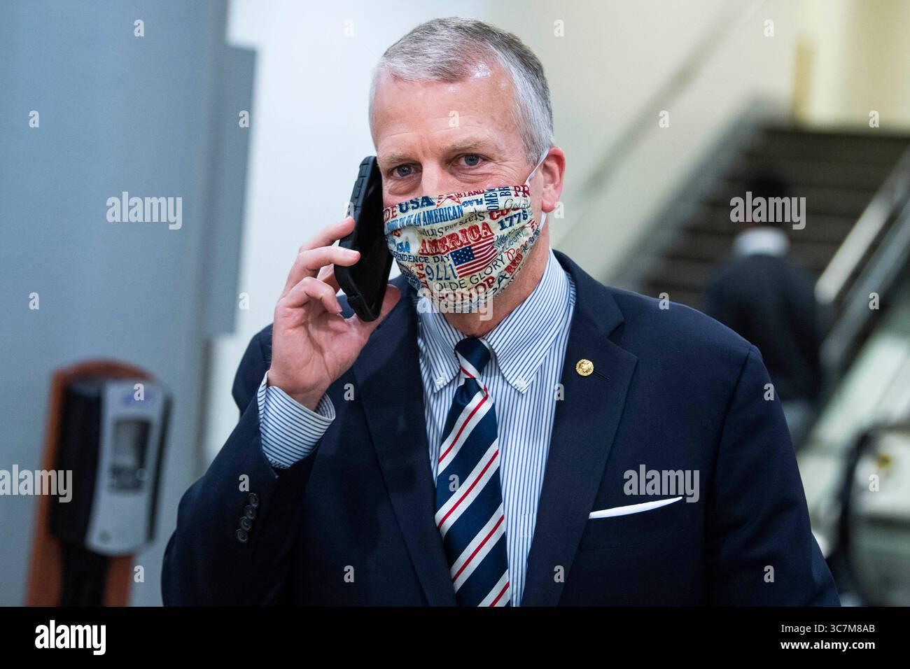 9. Februar 2021, Washington, District of Columbia, USA: USA – 9. FEBRUAR: US-Senator Dan Sullivan (Republikaner von Alaska) wird in der U-Bahn des senats nach dem ersten Tag des Amtsenthebungsverfahrens gegen den ehemaligen Präsidenten Donald Trump am Dienstag, 9. Februar 2021 im Capitol in Washington, D.C. gesehen (Foto: © Tom Williams - Pool via CNP/CNP via ZUMA Wire) Stockfoto