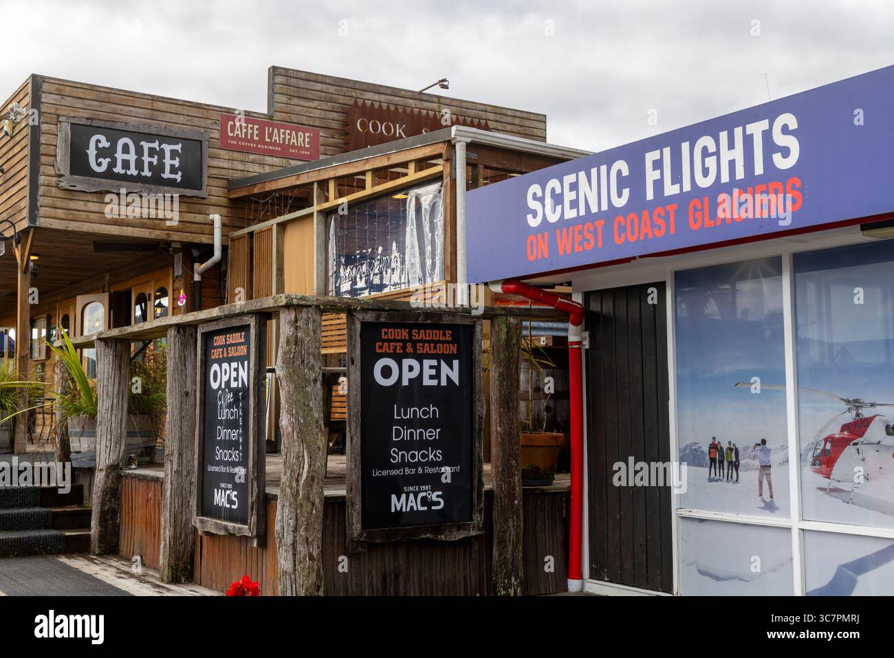 Fox Glacier Township, Cook Saddle Cafe & Saloon Restaurant Bar im Stadtzentrum von Westland, Neuseeland Stockfoto