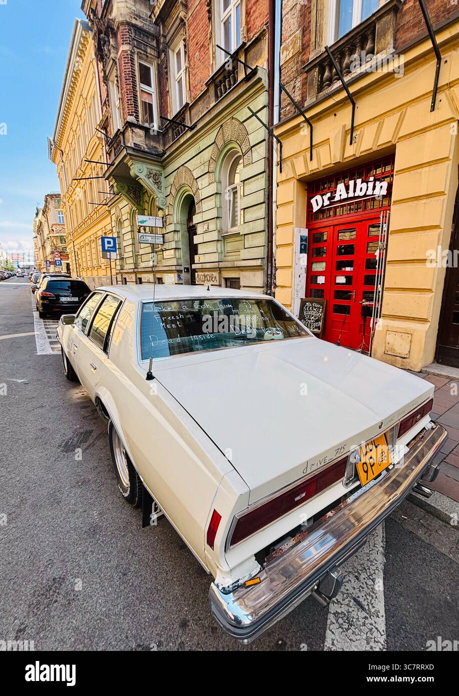 Ein altes amerikanisches Auto in Kraków, Polen. - Smartphone-aufgenommenes Stockfoto
