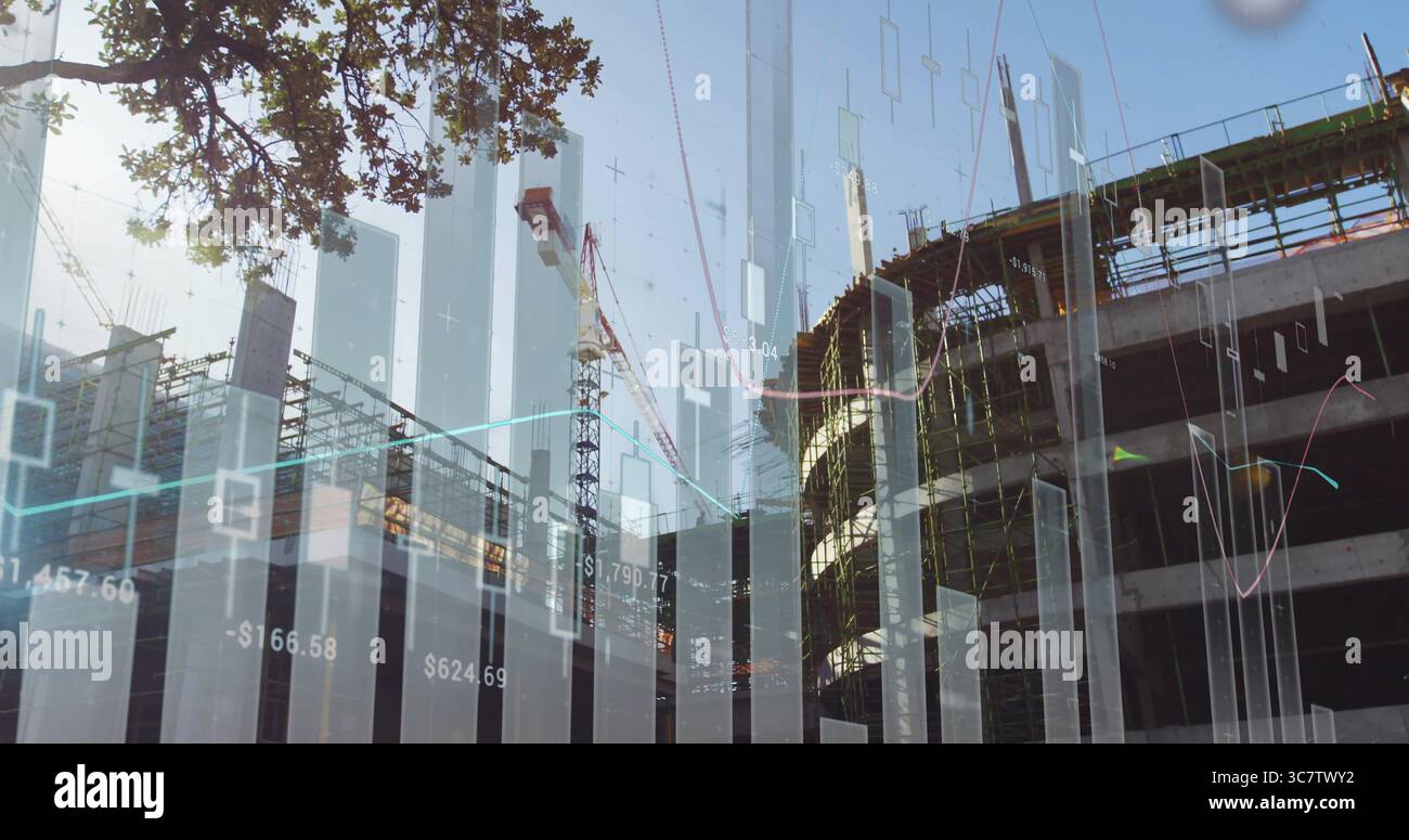 Rahmen mit Turmdrehkranen und Gerüsten in der Bauzone mit Datenüberlagerungen Stockfoto