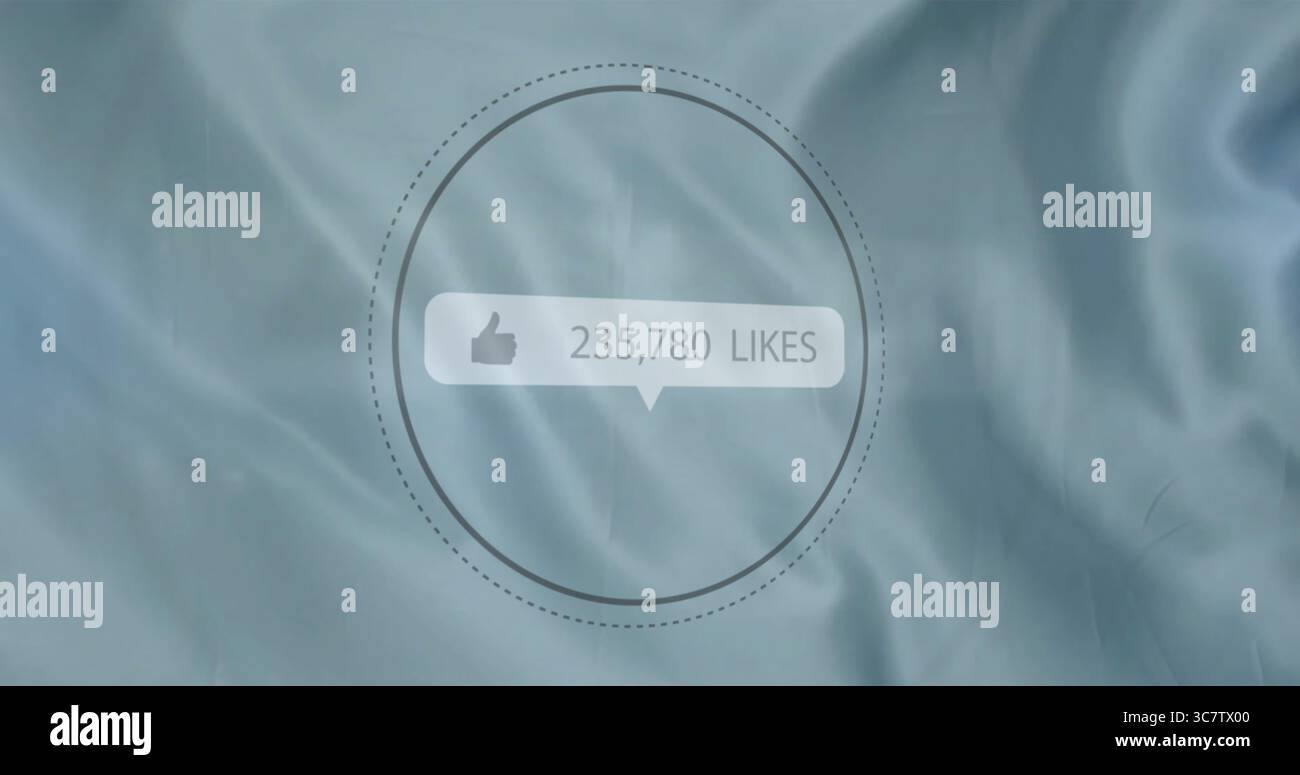 Sprechblase, die in einem kreisförmigen Ring über blauem Tuch schwingt und das Symbol „Daumen nach oben“ und die Anzahl „gefällt mir“ anzeigt Stockfoto