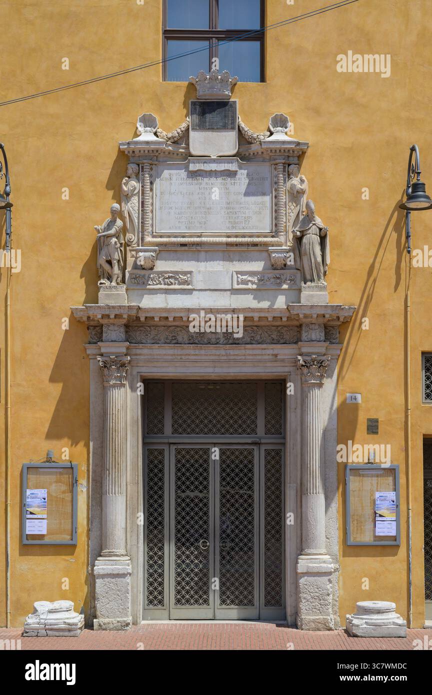 Tür Ferrara Italien Stockfoto