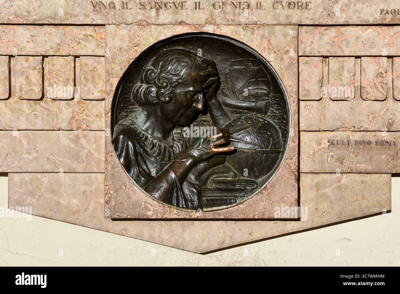 Hochrelief von Christoph Kolumbus mit dem kleinen Finger sehr glänzend wegen des kontinuierlichen Reibens, eine Geste, die Glück bringen würde, Turin, Italien Stockfoto